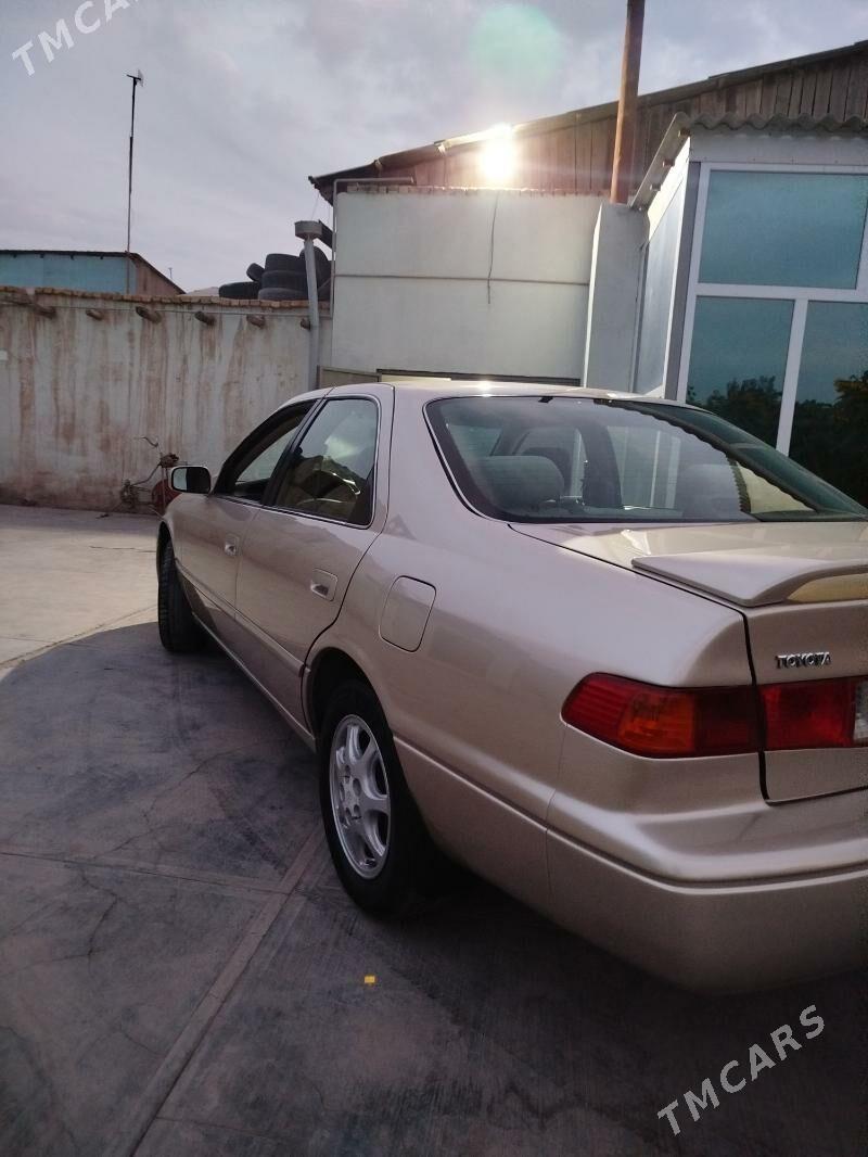 Toyota Camry 1999 - 130 000 TMT - Дашогуз - img 4