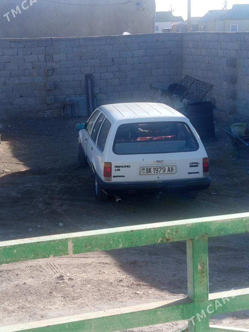 Opel Vectra 1984 - 20 000 TMT - Теджен - img 2