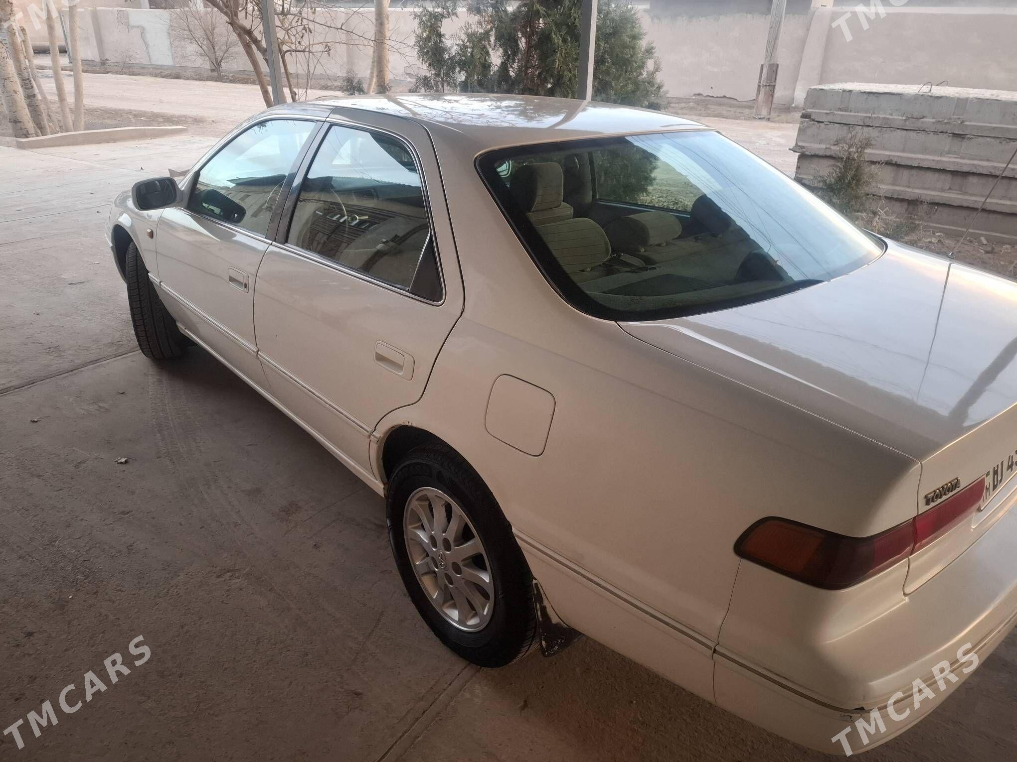 Toyota Camry 1998 - 137 000 TMT - Кёнеургенч - img 2