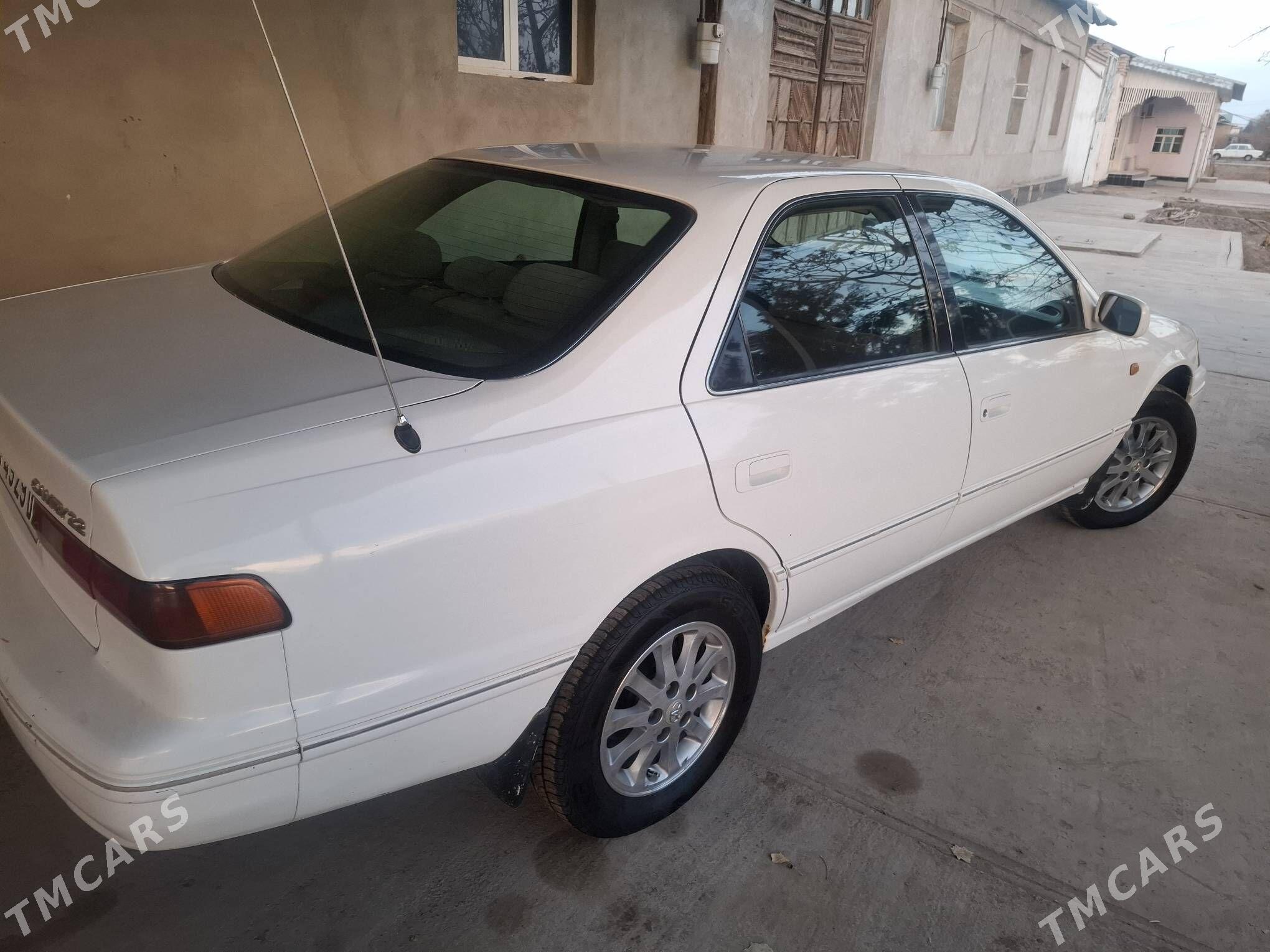 Toyota Camry 1998 - 137 000 TMT - Кёнеургенч - img 3