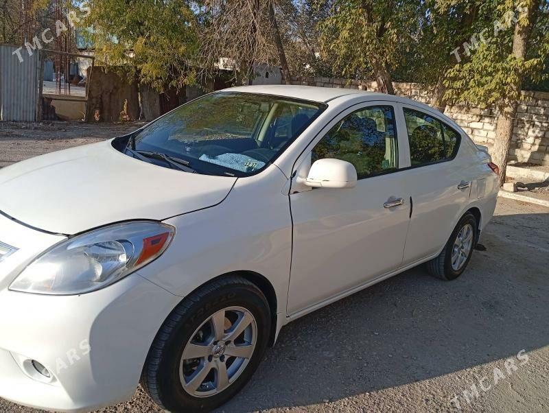 Nissan Versa 2012 - 116 000 TMT - Балканабат - img 1