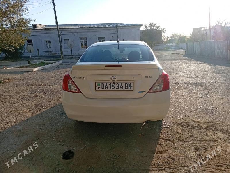 Nissan Versa 2012 - 116 000 TMT - Балканабат - img 4