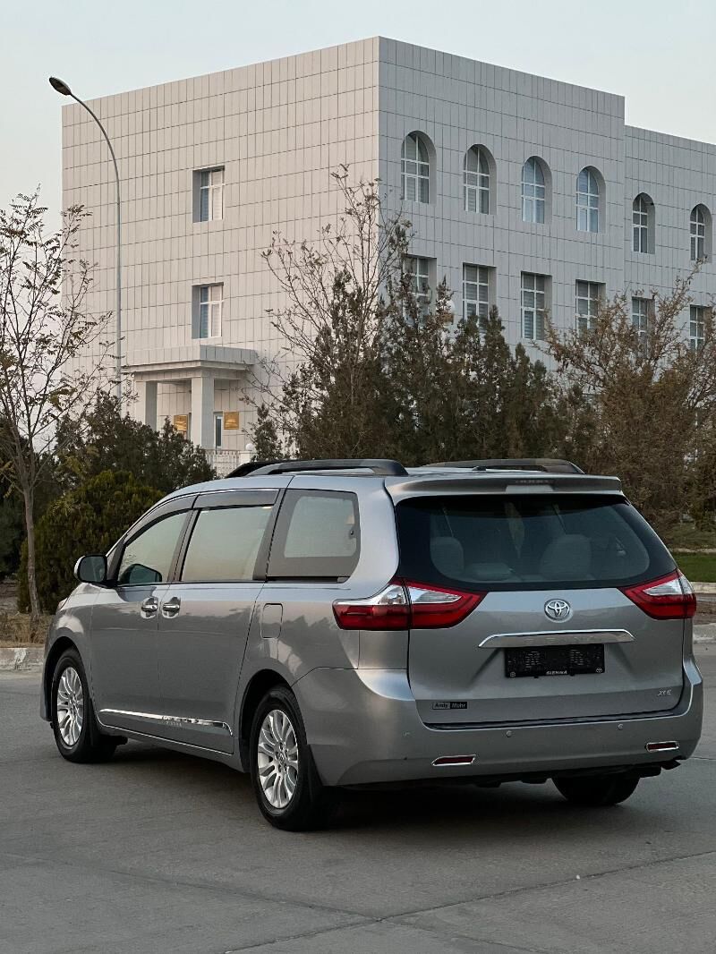 Toyota Sienna 2017 - 410 000 TMT - Балканабат - img 4