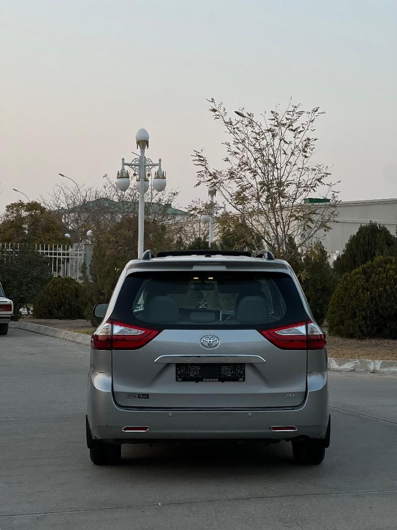 Toyota Sienna 2017 - 410 000 TMT - Балканабат - img 3