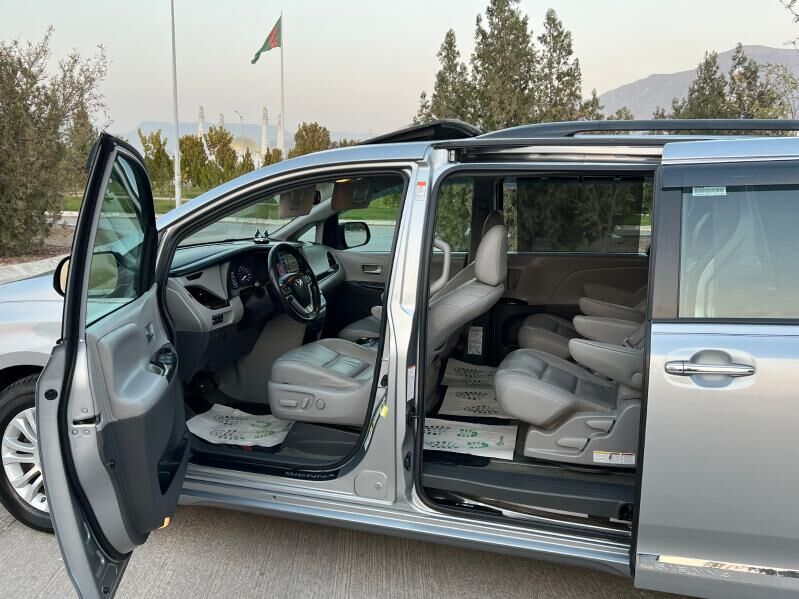 Toyota Sienna 2017 - 410 000 TMT - Балканабат - img 9