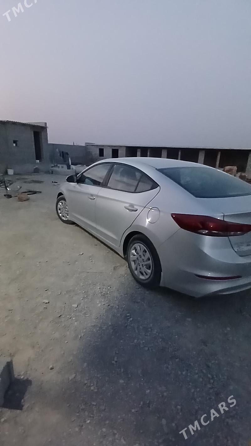 Hyundai Elantra 2018 - 200 000 TMT - Бахарден - img 3