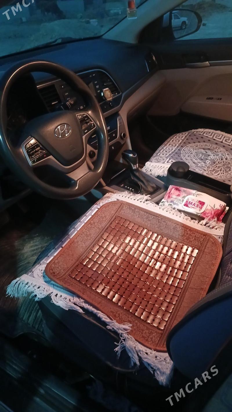 Hyundai Elantra 2018 - 200 000 TMT - Бахарден - img 5