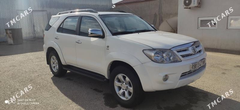 Toyota Fortuner 2006 - 200 000 TMT - Мары - img 5