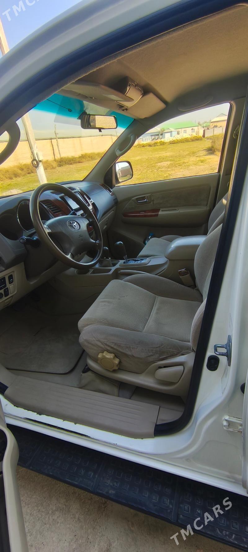 Toyota Fortuner 2006 - 200 000 TMT - Мары - img 8