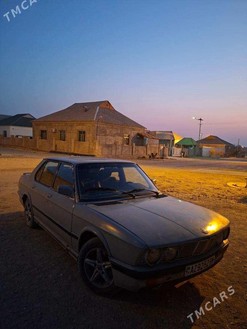 BMW 525 1987 - 26 000 TMT - Балканабат - img 8