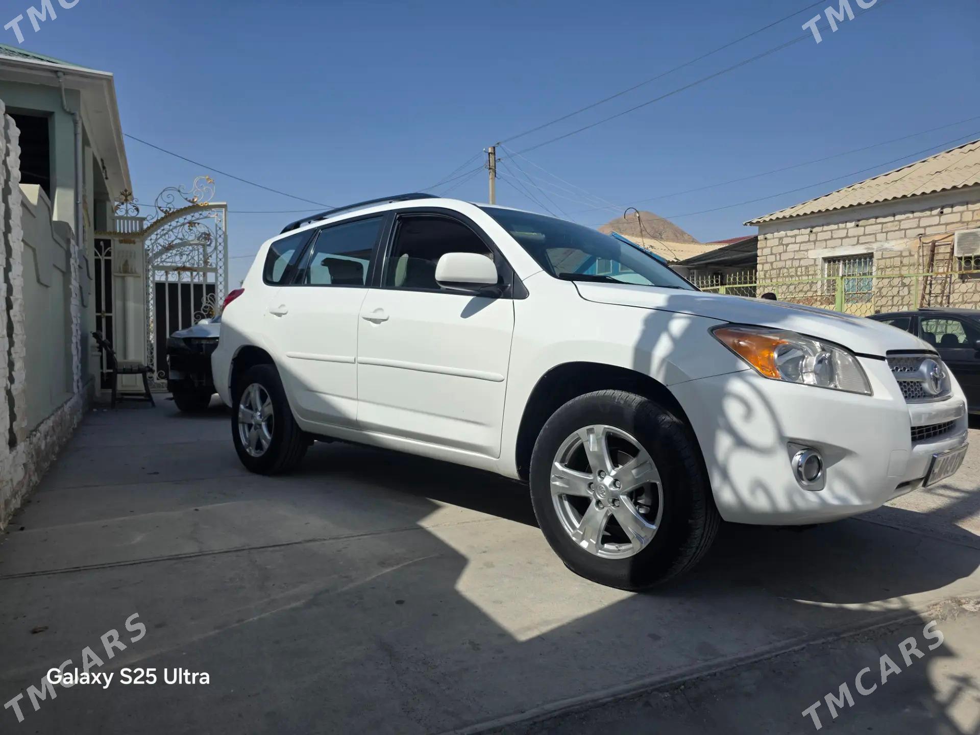 Toyota RAV4 2011 - 240 000 TMT - Балканабат - img 2