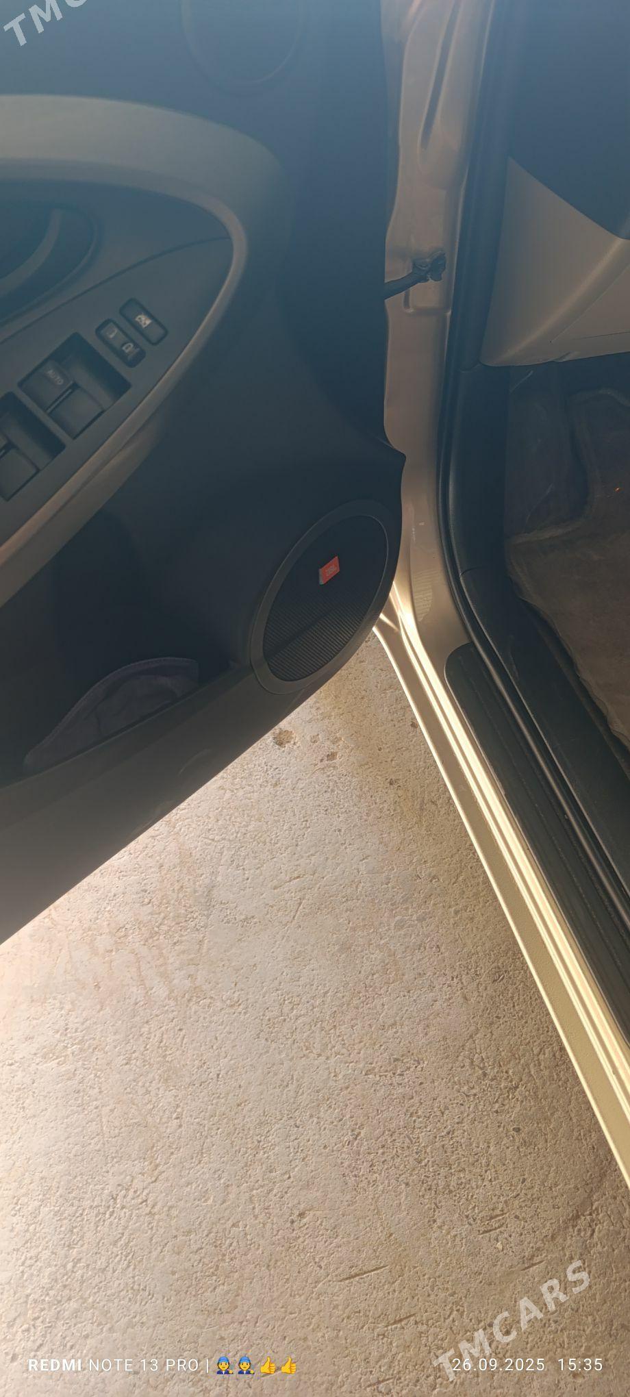 Toyota RAV4 2010 - 250 000 TMT - Ак-Бугдайский этрап - img 8