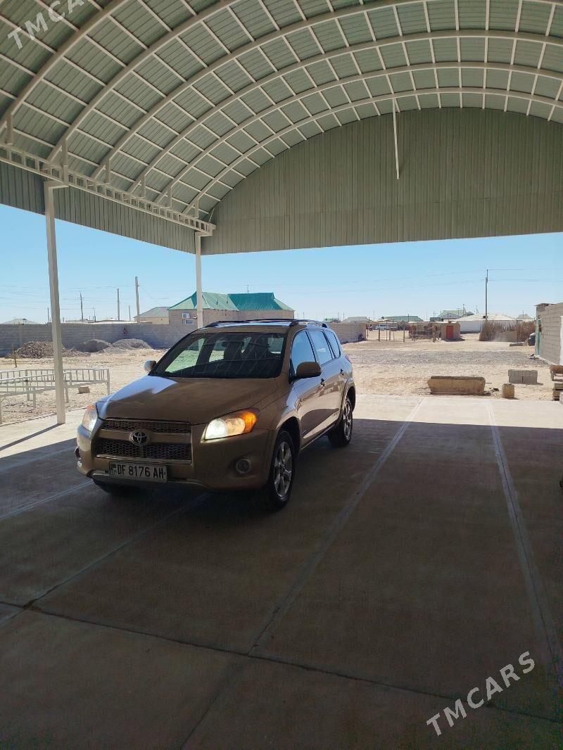 Toyota RAV4 2010 - 250 000 TMT - Ак-Бугдайский этрап - img 3