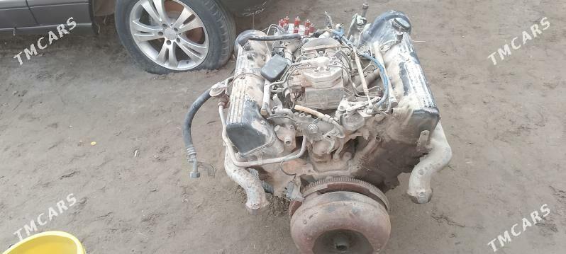 Mercedes-Benz 560-Class 1989 - 20 000 TMT - Туркменабат - img 4