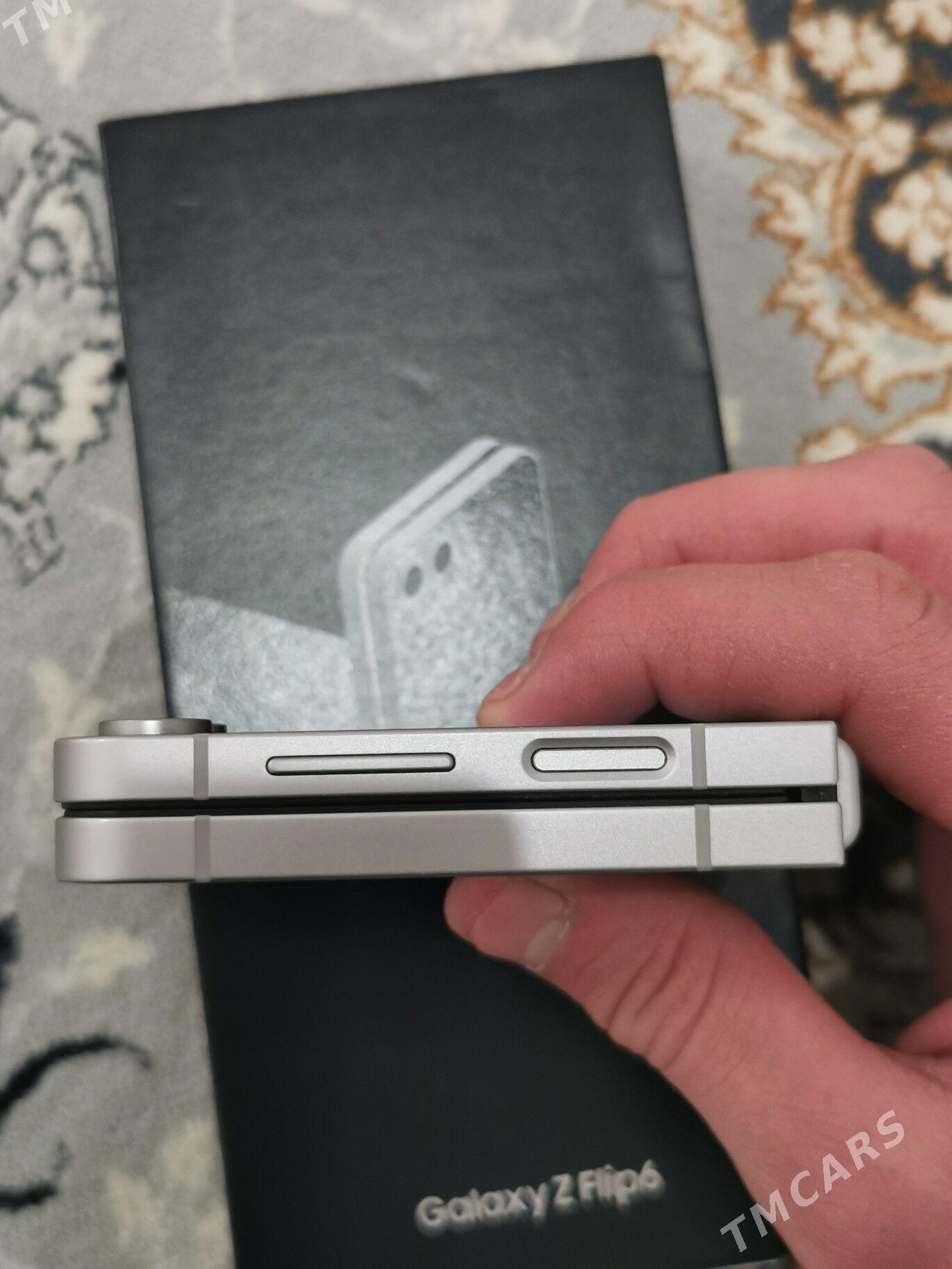 Samsung Z flip6 - Mary - img 3