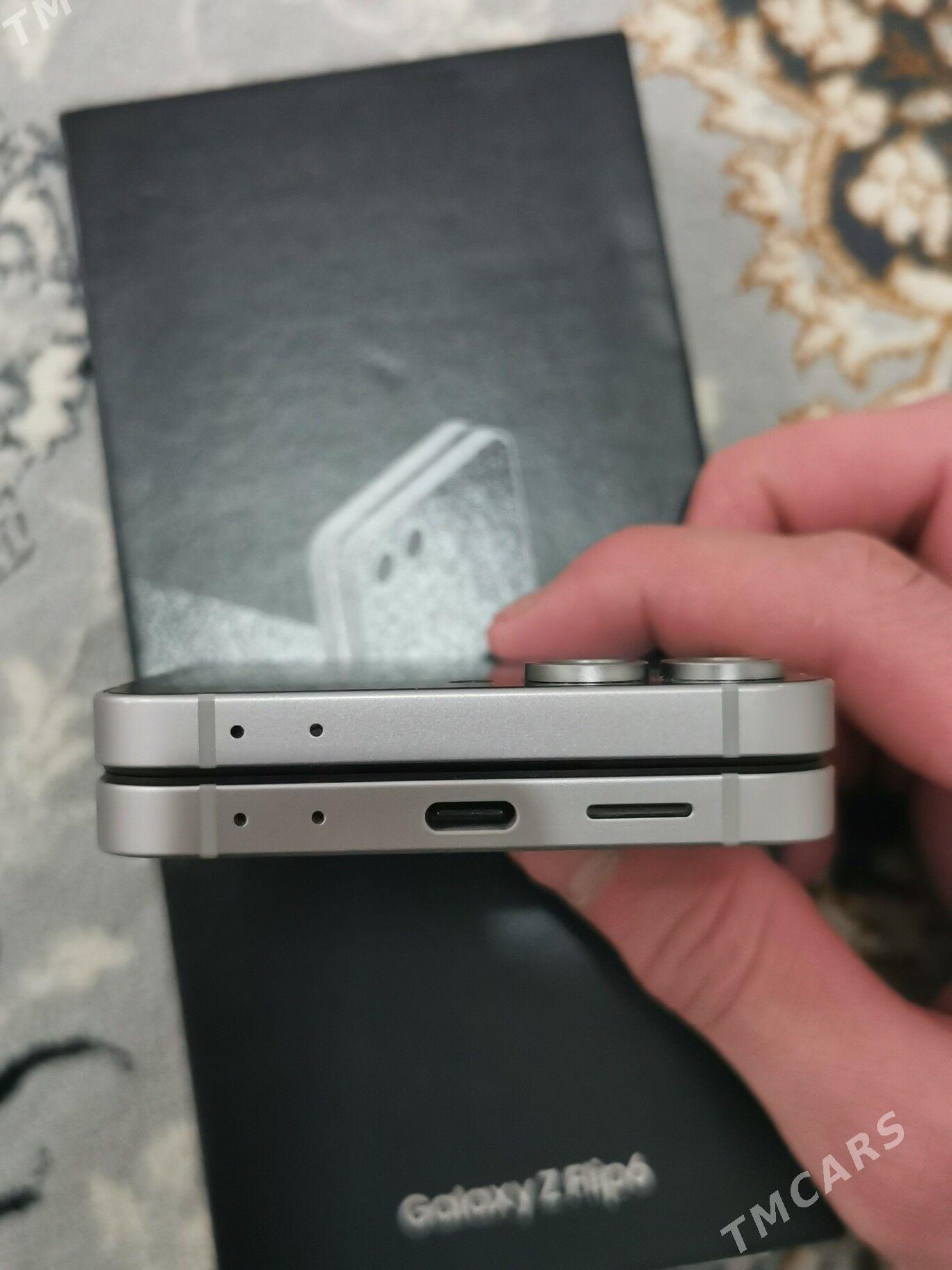 Samsung Z flip6 - Mary - img 4