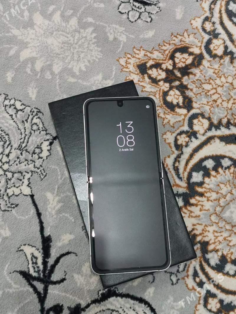 Samsung Z flip6 - Mary - img 2