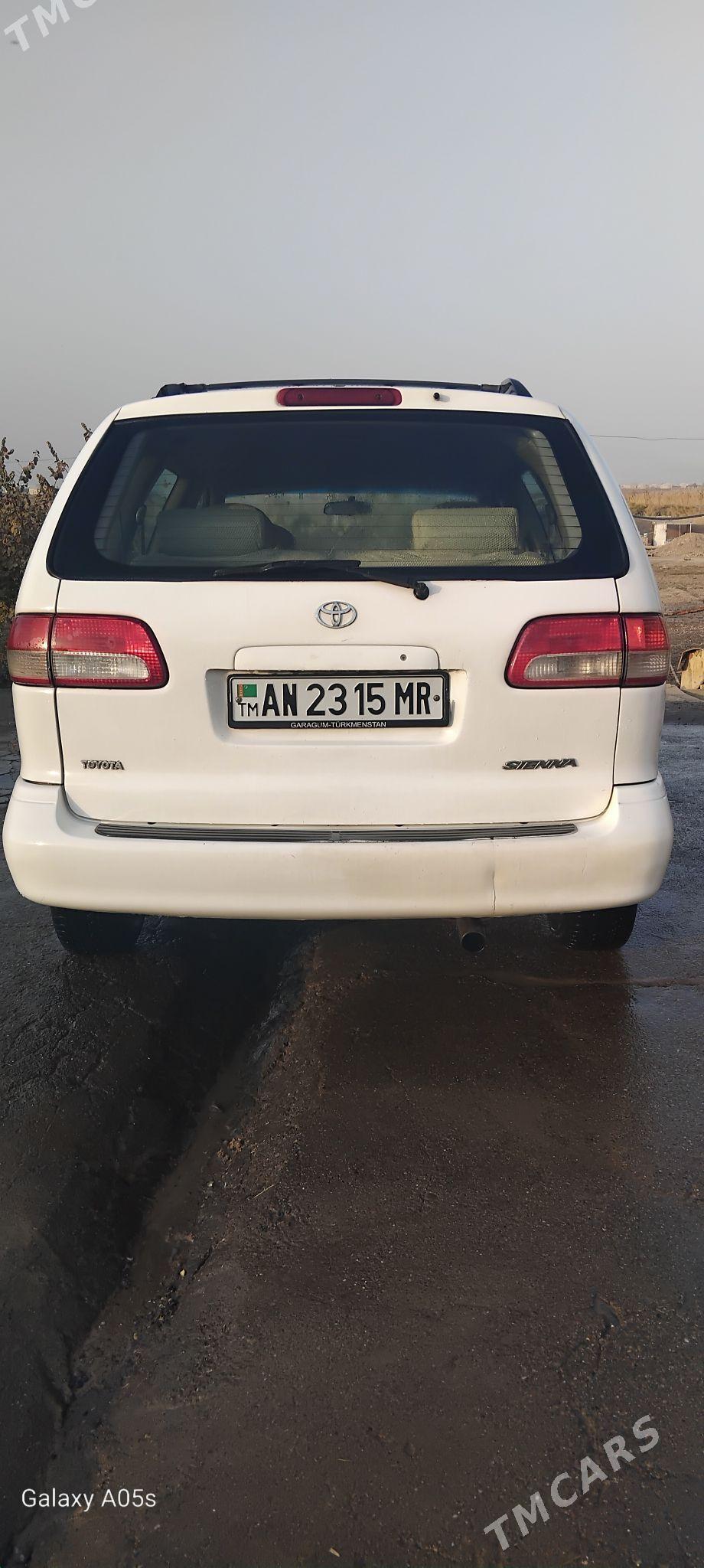 Toyota Sienna 2002 - 165 000 TMT - Байрамали - img 2
