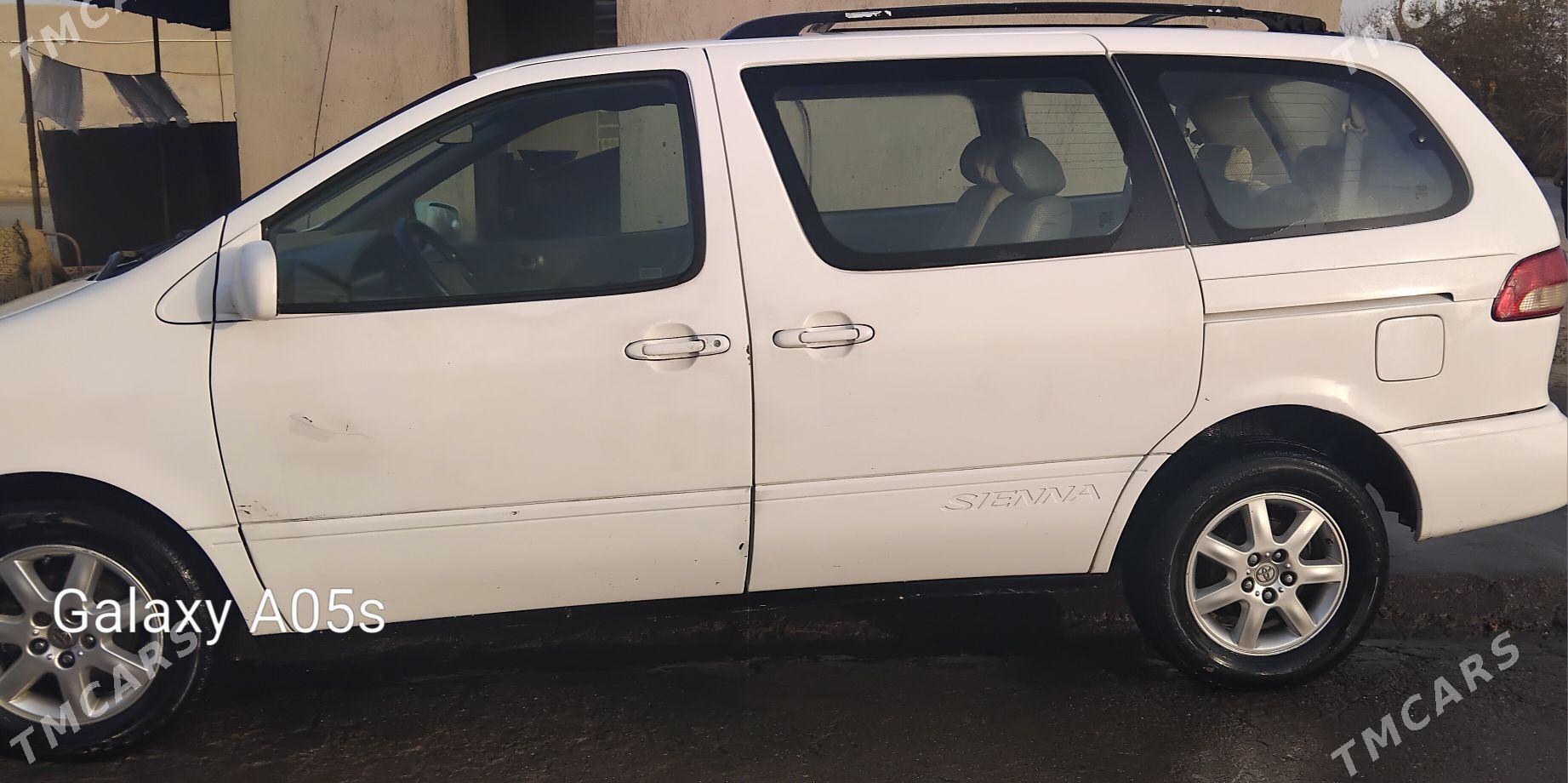 Toyota Sienna 2002 - 165 000 TMT - Байрамали - img 4