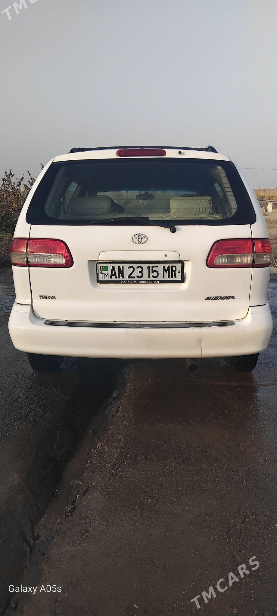 Toyota Sienna 2002 - 165 000 TMT - Байрамали - img 3