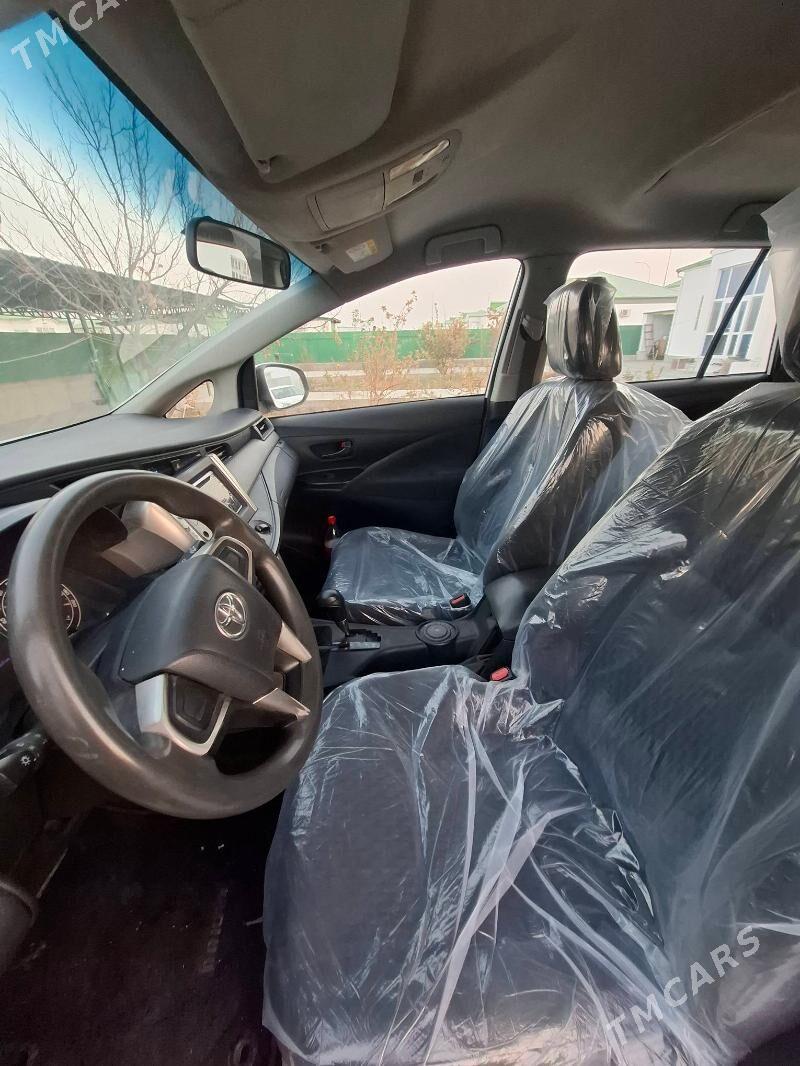 Toyota Innova 2022 - 270 000 TMT - Aşgabat - img 4