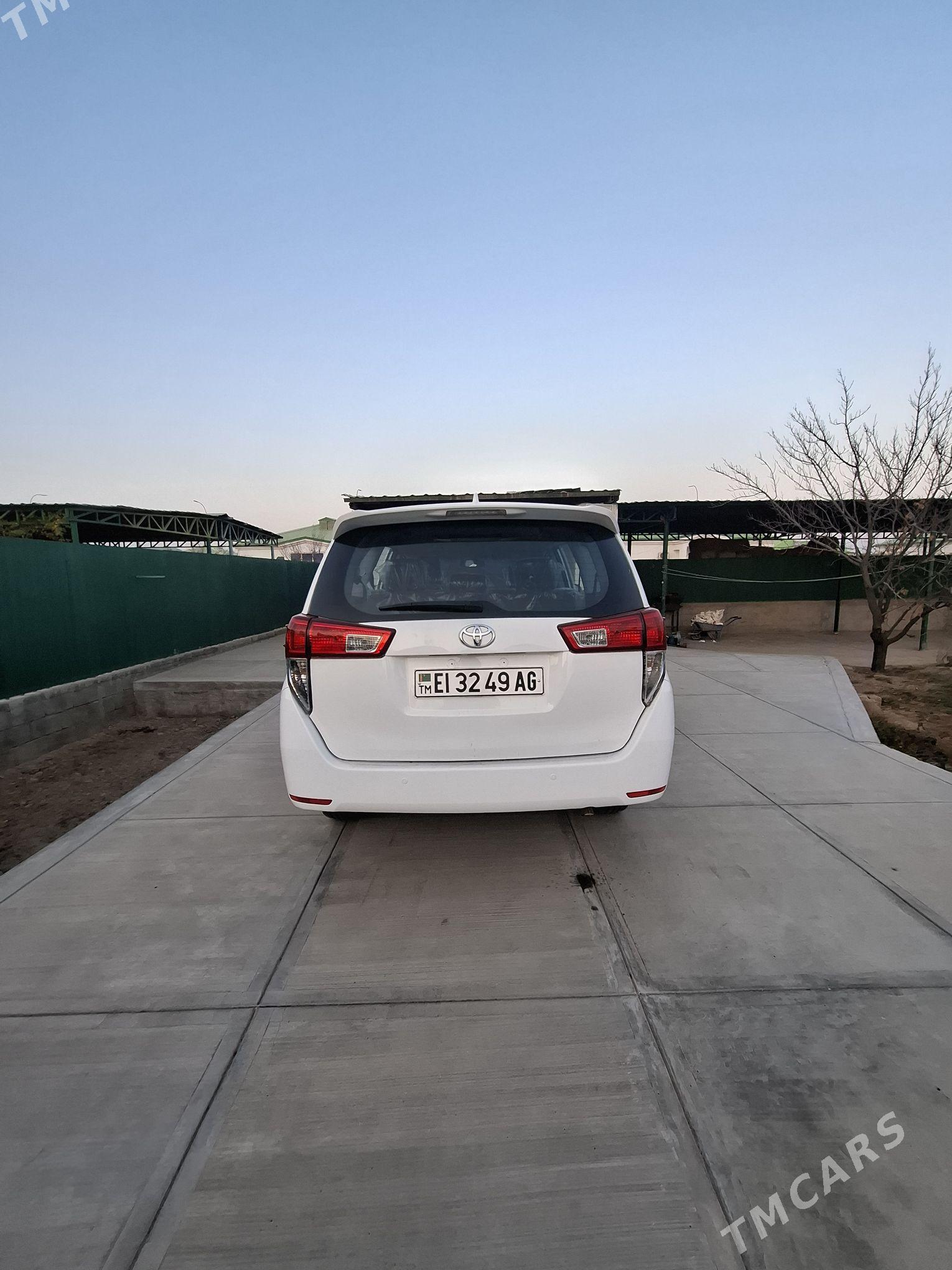 Toyota Innova 2022 - 270 000 TMT - Aşgabat - img 2