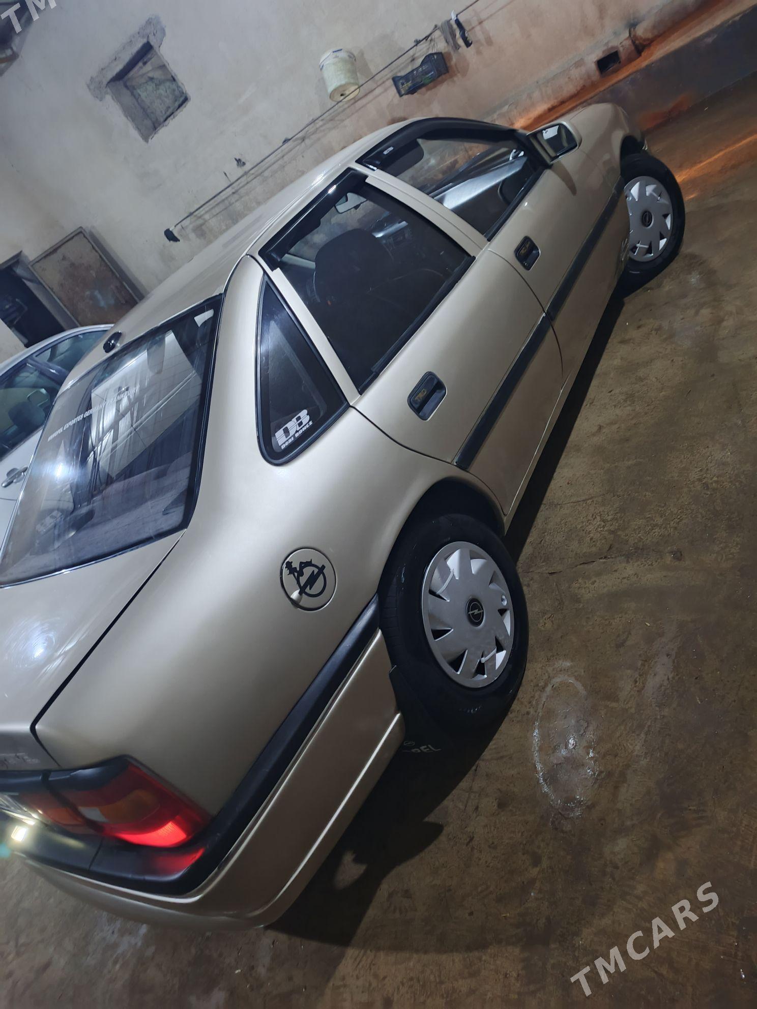 Opel Vectra 1992 - 42 000 TMT - Губадаг - img 2