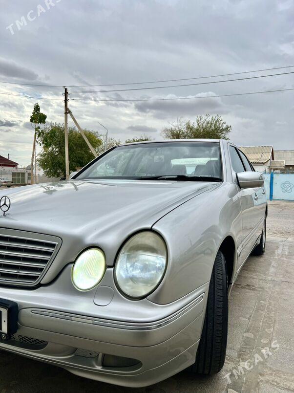 Mercedes-Benz E320 2002 - 150 000 TMT - Балканабат - img 9