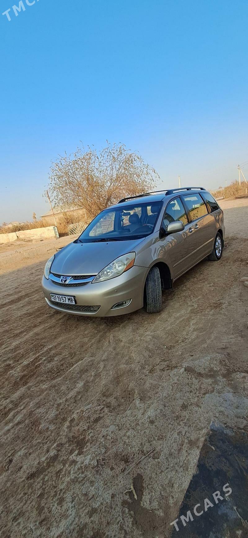 Toyota Sienna 2006 - 260 000 TMT - Каракумский этрап - img 3
