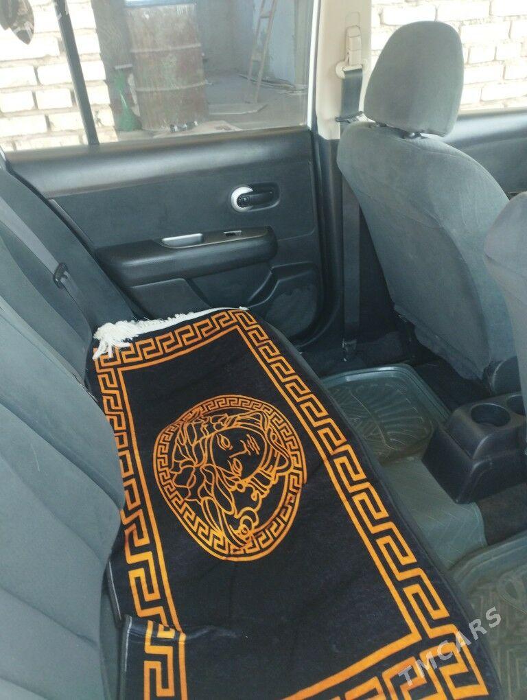 Nissan Versa 2012 - 120 000 TMT - Кака - img 3