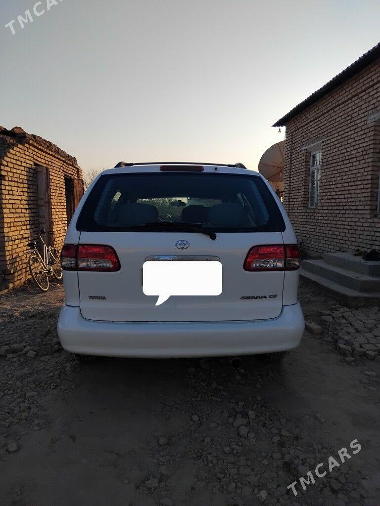 Toyota Sienna 2002 - 175 000 TMT - Сакарчага - img 4