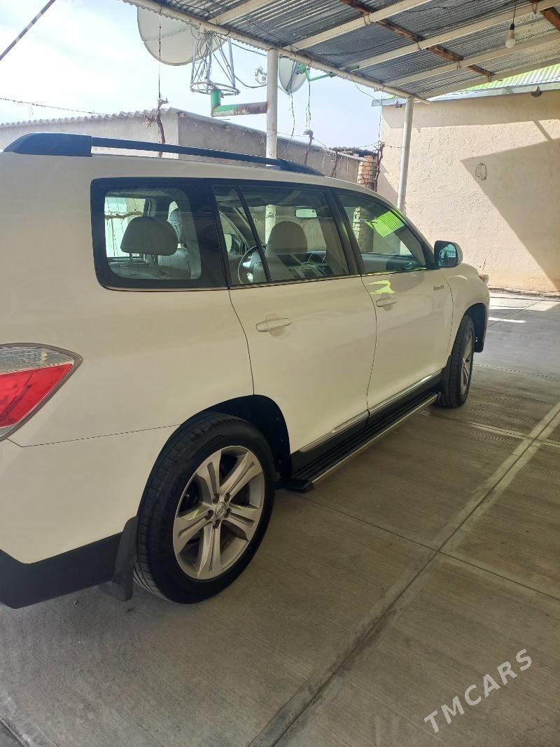 Toyota Highlander 2010 - 325 000 TMT - Бузмеин - img 4