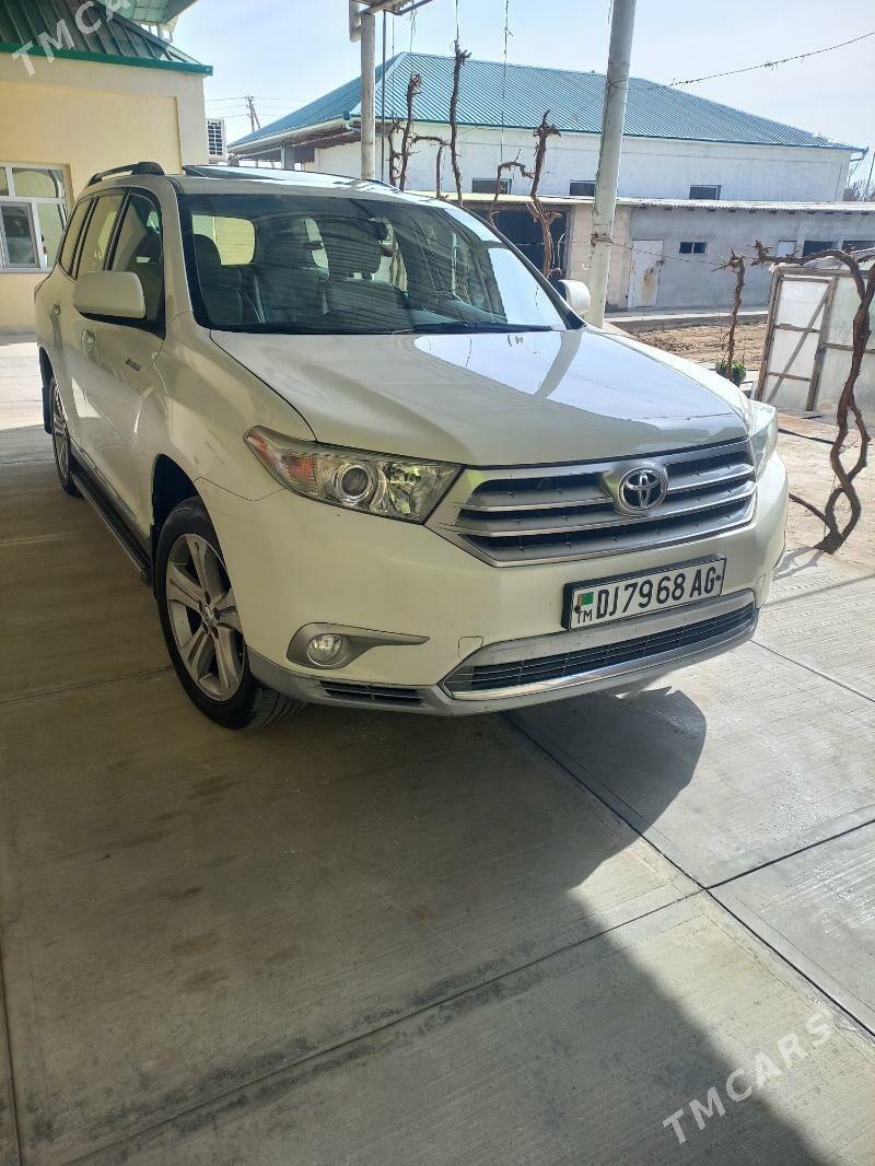 Toyota Highlander 2010 - 325 000 TMT - Бузмеин - img 6