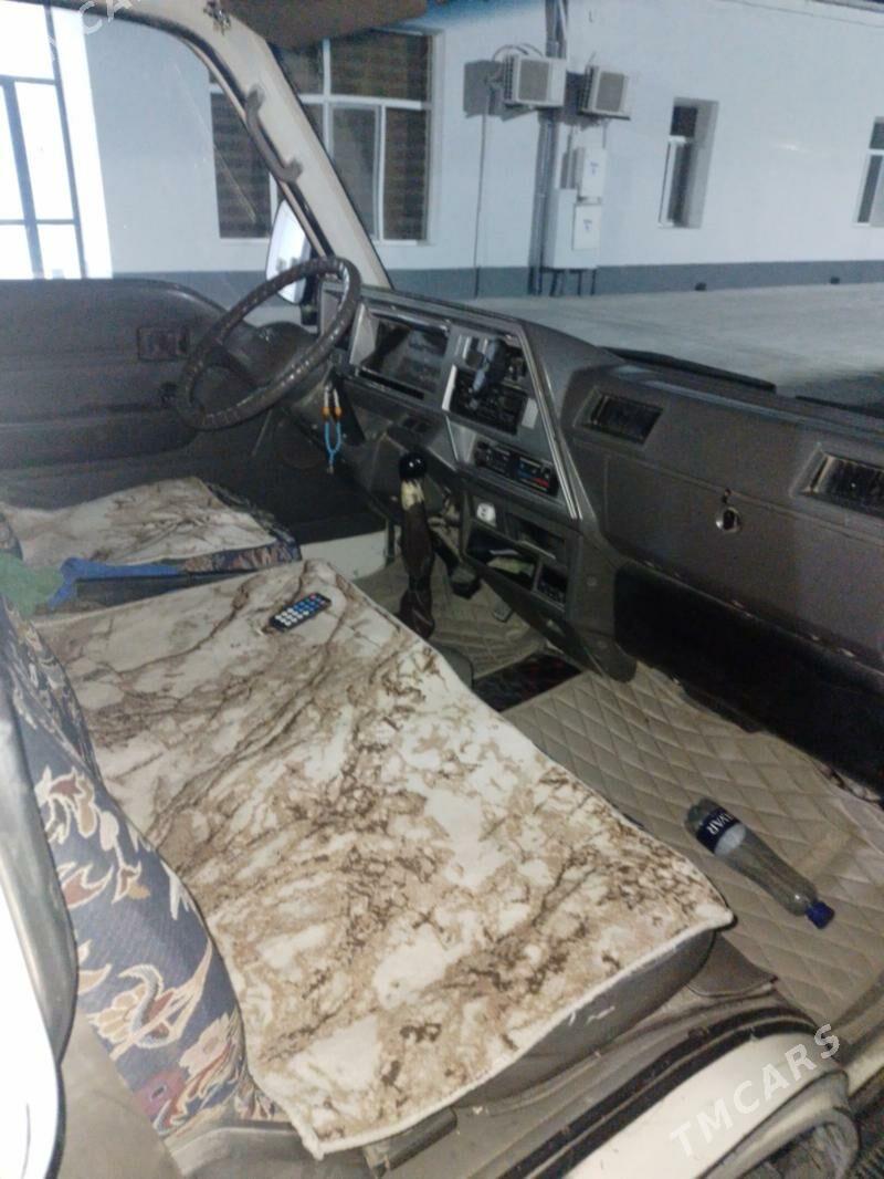 Nissan Urvan 1999 - 70 000 TMT - Балканабат - img 5