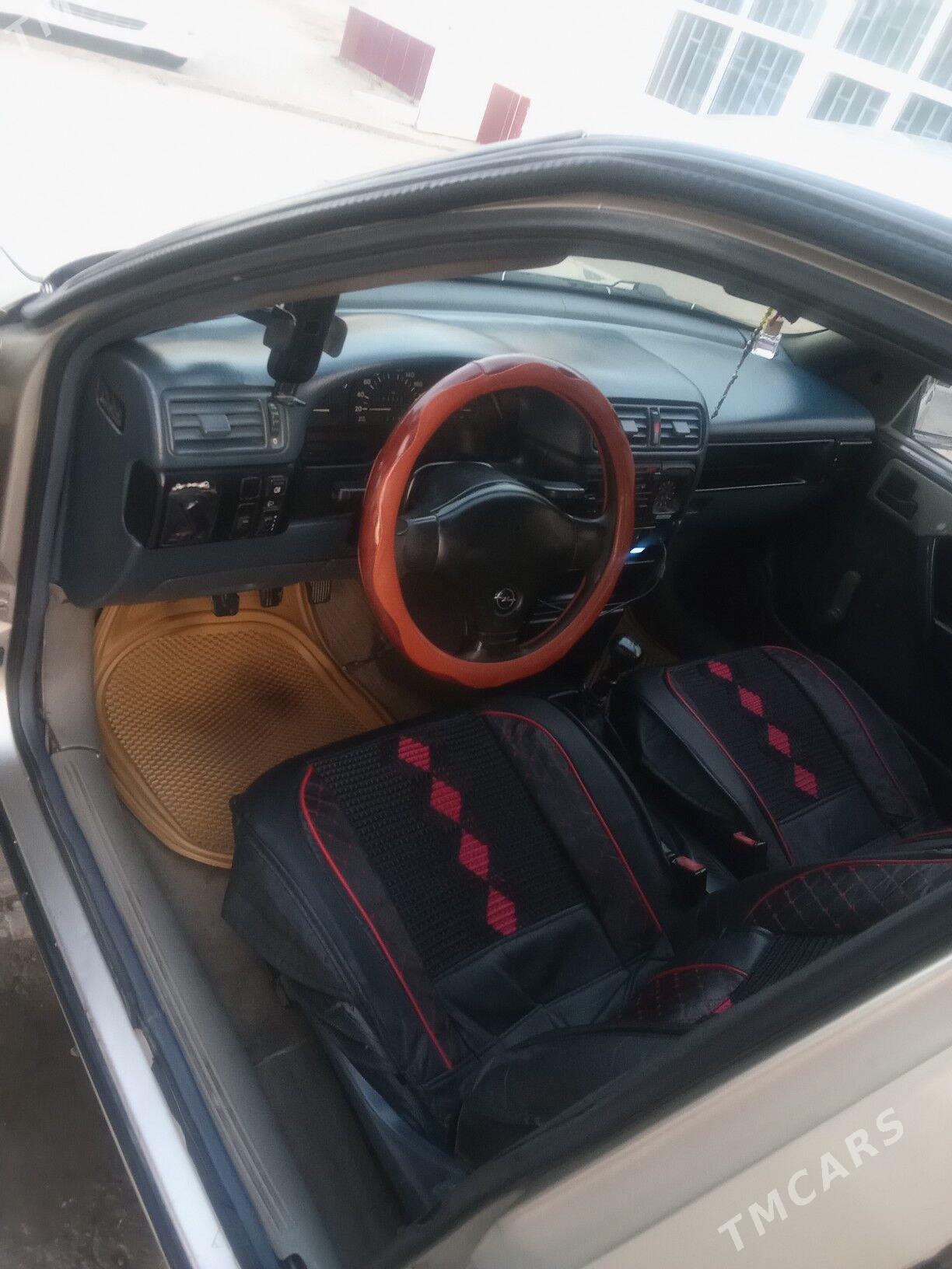 Opel Vectra 1990 - 53 000 TMT - Чарджоу - img 3