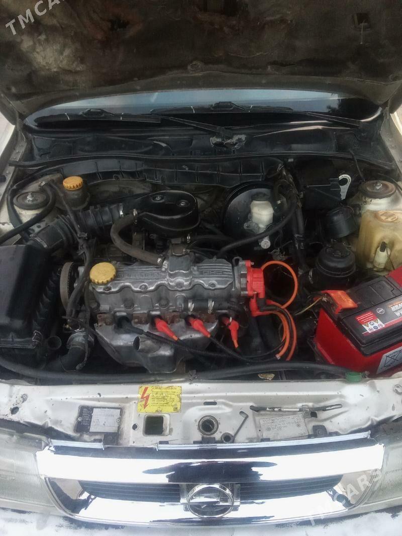Opel Vectra 1990 - 53 000 TMT - Чарджоу - img 5