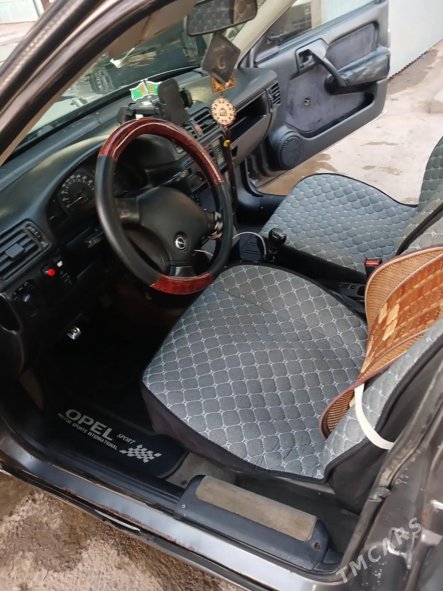 Opel Vectra 1993 - 30 000 TMT - Мары - img 4