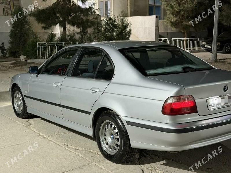 BMW E39 2000 - 120 000 TMT - Балканабат - img 2