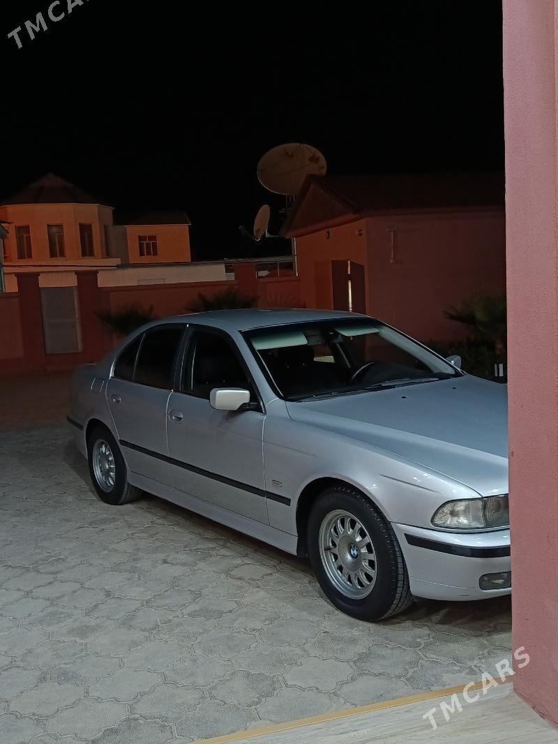 BMW E39 2000 - 120 000 TMT - Балканабат - img 5