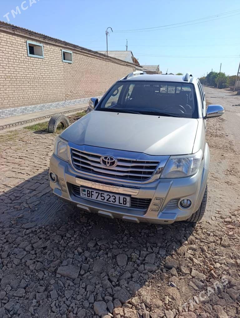 Toyota Hilux 2014 - 410 000 TMT - Халач - img 2
