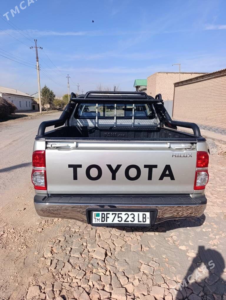 Toyota Hilux 2014 - 410 000 TMT - Халач - img 1