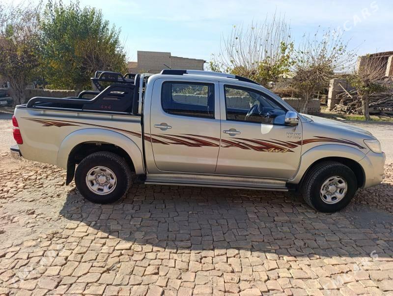 Toyota Hilux 2014 - 410 000 TMT - Халач - img 3