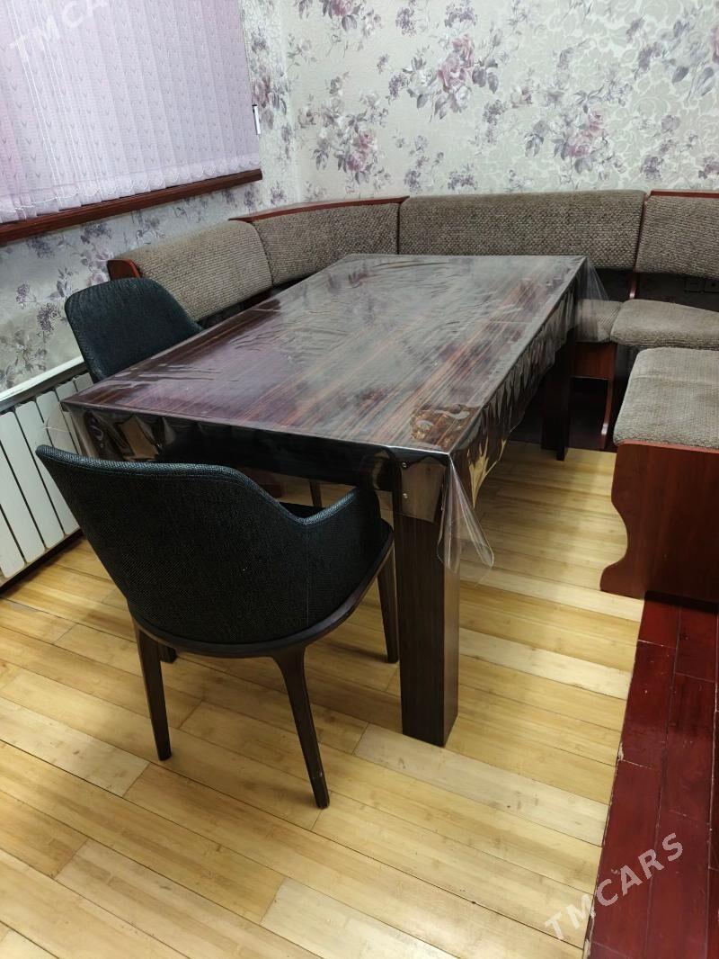 ПРОДАЮ КУХОННЫЙ СТОЛ И СТУЛЬЯ - Aşgabat - img 1