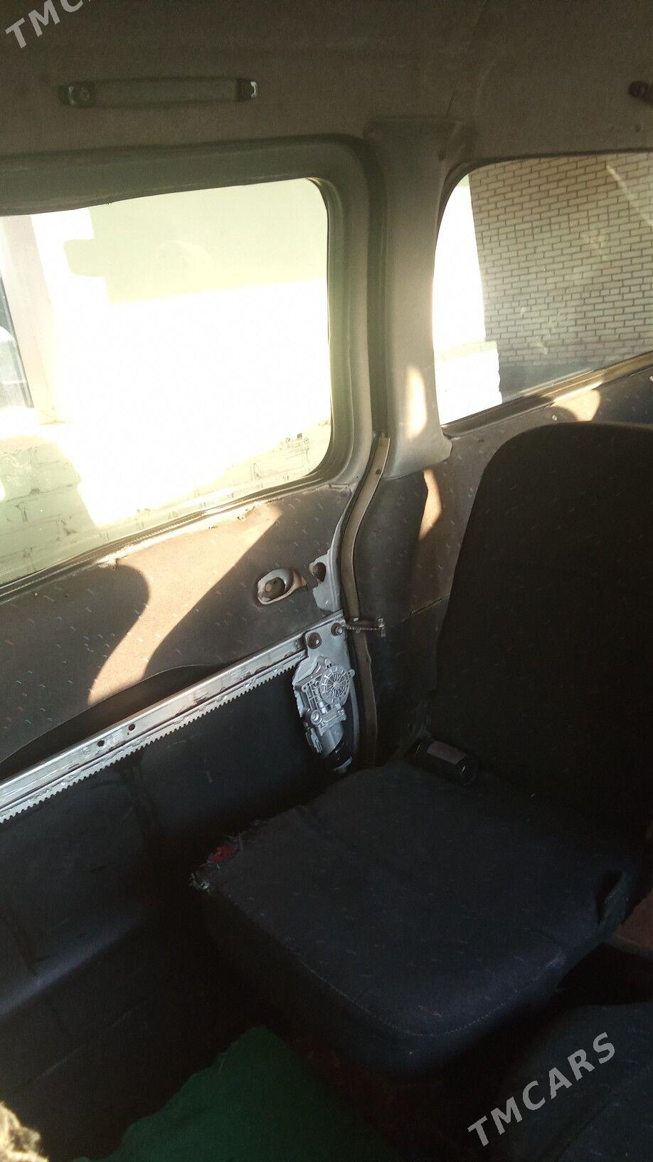 Toyota Hiace 2001 - 55 000 TMT - Байрамали - img 9