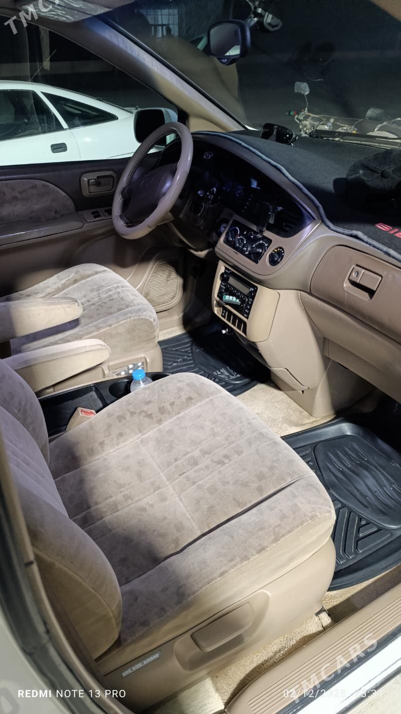 Toyota Sienna 2001 - 170 000 TMT - Бахарден - img 4