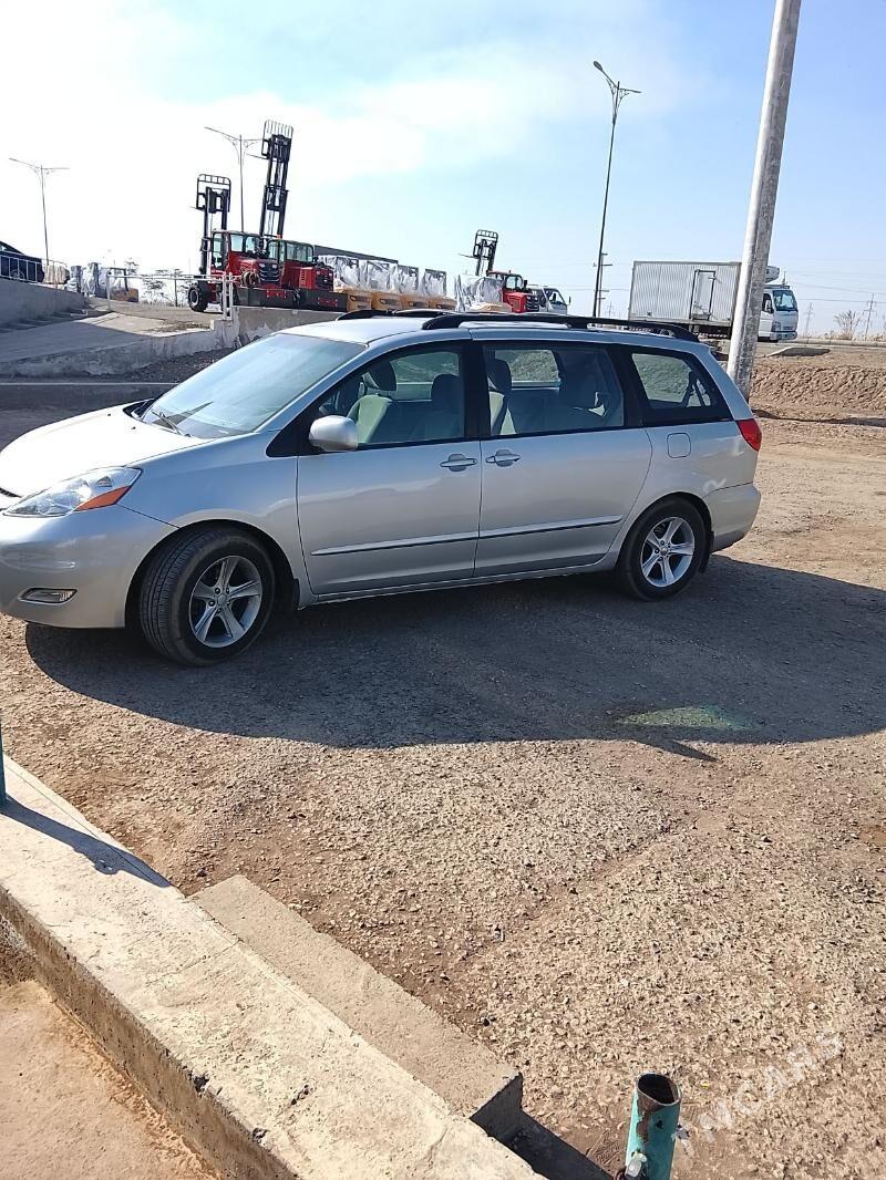 Toyota Sienna 2009 - 200 000 TMT - Сакар - img 3