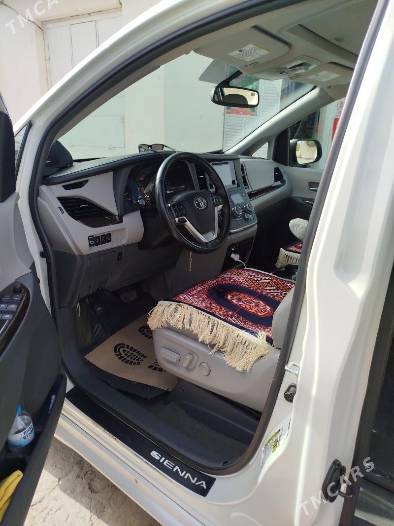 Toyota Sienna 2017 - 450 000 TMT - Türkmenabat - img 4