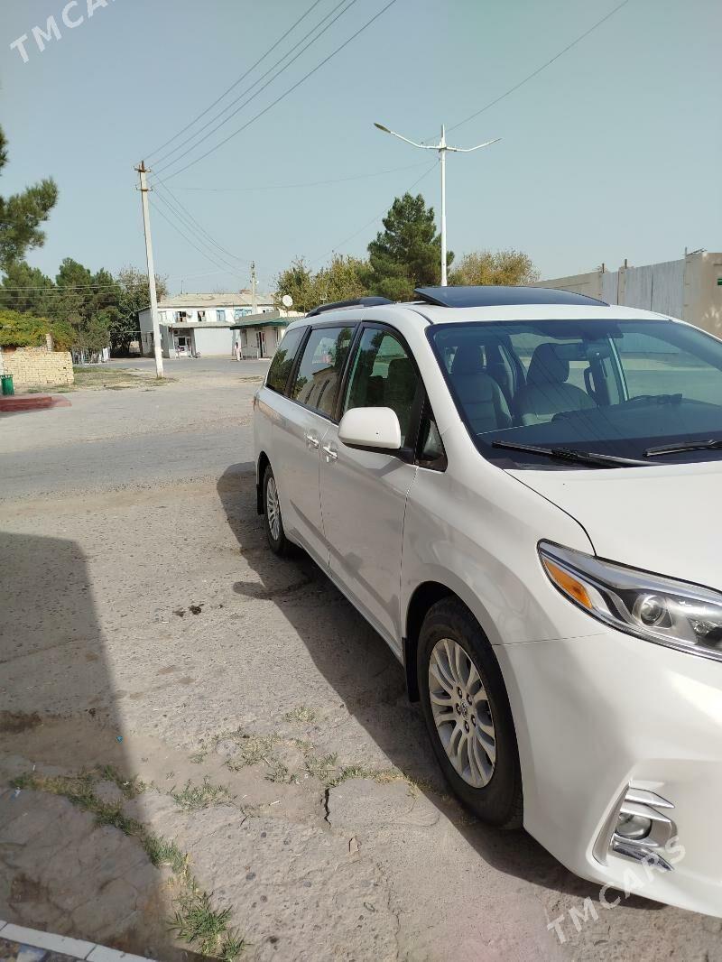 Toyota Sienna 2017 - 450 000 TMT - Türkmenabat - img 9