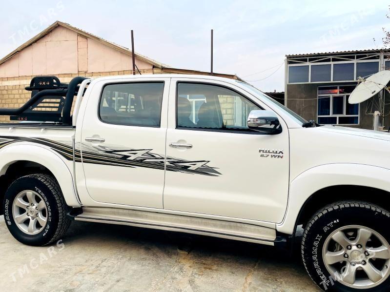 Toyota Hilux 2013 - 370 000 TMT - Гызыларбат - img 2