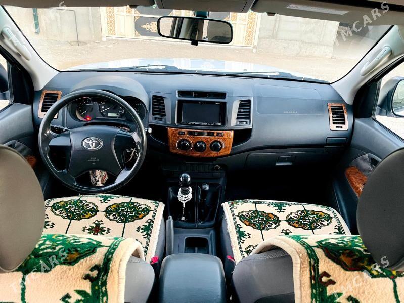 Toyota Hilux 2013 - 370 000 TMT - Гызыларбат - img 3